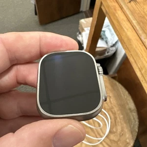 Apple Watch Ultra 1st GEN 49mm Titanium LTE AND GPS - Photo 1 sur 13
