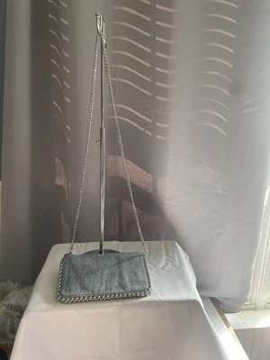 Zara 牛仔牛仔裤银色铆钉斜挎包链条钱包手提包 — 第 1/4 张图片