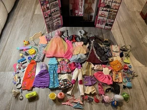 Barbie & Sonstiges Puppenkleidung Zubehör Geldbörsen Sonnenbrillen Kleiderbügel & Aufbewahrungskoffer - Bild 1 von 17