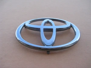 02 03 04 05 06 TOYOTA CAMRY FRONT GRILLE EMBLEM LOGO BADGE SYMBOL SIGN A46825 - Bild 1 von 6