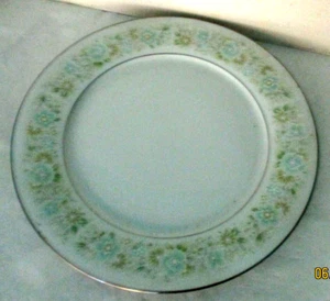 2 NORITAKE PAULA 10 1/2" DINNER PLATES #2158 MADE IN JAPAN BOTH UNUSED - Picture 1 of 3