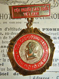 Ho Chi Minh Medaille - Alter, helles Beispiel - Vietnam Seniorenverein, um 407 - Bild 1 von 6