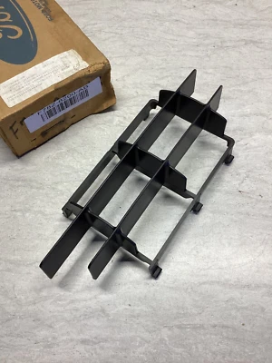 Panel de parrilla delantero izquierdo Ford Windstar 1997-1998 OEM F78Z-8200-AB Foto 1 de 3