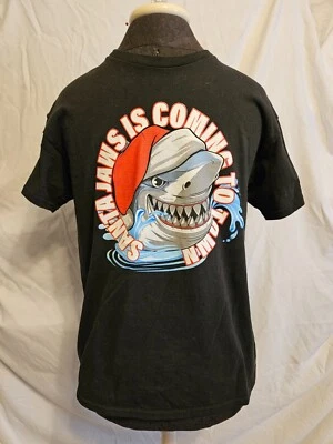 SANTA JAWS IS COMING TO TOWN Shark T-Shirt Size Boys XL Foto 1 de 4