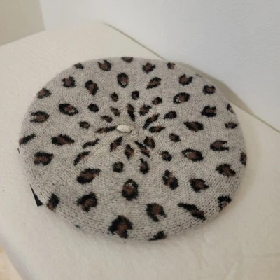 Sombrero boina estampado de leopardo para mujer mezcla de lana myBasic diseñado en CA Fall Academia OS Foto 1 de 4
