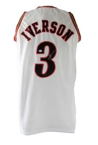 Camiseta deportiva de baloncesto personalizada firmada/automática de los 76ers de Allen Iverson PSA/ADN 167218 - Imagen 1 de 5