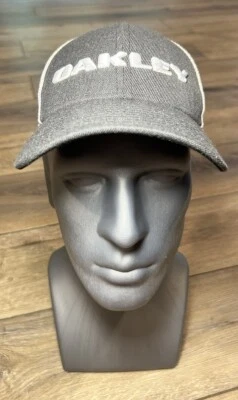OAKLEY Golf Heather NEW ERA 9Forty Snapback Grey With White Mesh Trucker Hat - Image 1 of 4