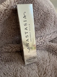 Anastasia Luminous Foundation 470C Full Size 1 fl Oz - Picture 1 of 1