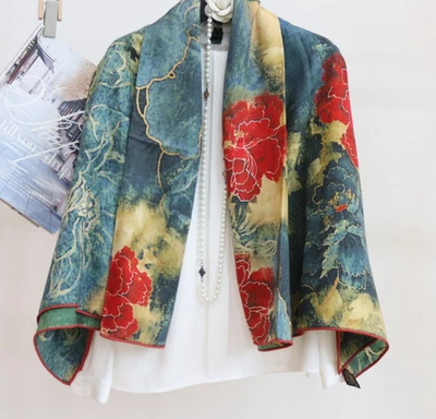 Pañuelo envolvente doble cara 70% cachemir 30% seda 135X135 cm estampado de flores rojas  Foto 1 de 4