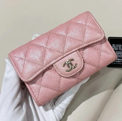 Paquete de tarjetas CHANEL clásico con solapa patrón de diamantes rosa para mujer clásico Foto 1 de 4