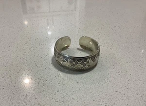 BANGLE SILVER TONE ENGRAVED BIRDS AND FLOWERS - Bild 1 von 3