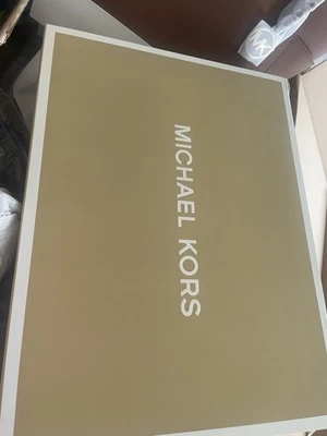 Tênis Michael Kors branco tamanho 7,5 - Imagem 1 de 4