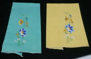 2 TOALLAS DE MANO VINTAGE BORDADAS A MANO PARA INVITADOS, DECORACIÓN FLORAL, VERDE Y AMARILLO - Imagen 1 de 5