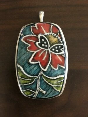 Colgante artesanal grande llamativo diseño de flor de ley y esmalte  Foto 1 de 4