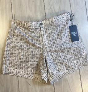 VRST Men's 5" Resort Short Print White Silver Stamped Geo Sz M w/ Liner MSRP $58 - Picture 1 of 12