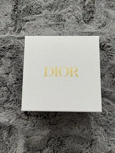 Authentische Christian Dior leere weiße strukturierte Geschenkbox 9 x 9 x 4 Taschentücher, Band - Bild 1 von 2