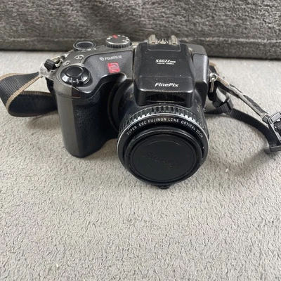 Fujifilm FinePix S602 Zoom Digital Camera Black Tested Working - Image 1 of 4