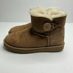 UGG MINI BAILEY BUTTON BOOTS SAND SHEEPSKIN SUEDE CHESTNUT WOMENS SIZE US 9 - Picture 1 of 11