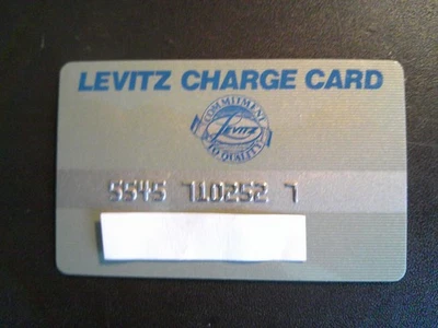 TARJETA DE CRÉDITO VINTAGE *LEVITZ* RARA, VENCIDA.  Sin fecha de caducidad. Foto 1 de 2