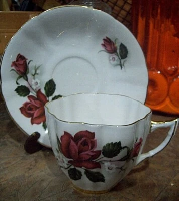 Vintage Royal Windsor Roses Tea Cup and Saucer Fine Bone China England - Image 1 of 2