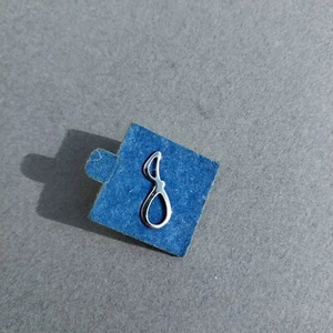 J Cursive Letter Silver Toned Lapel Hat Jacket Pin - Picture 1 of 2