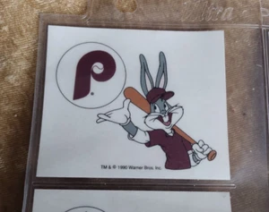 1990 BUGS HASE Philadelphia Phillies TEAM LOGO VINTAGE BASEBALL KARTEN AUFKLEBER 10 - Bild 1 von 3