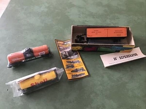 Vintage HO Scale Lot of 3 Single Dome Tank Cars Shell, Hooker, Pacific Fruit Exp - Picture 1 of 9