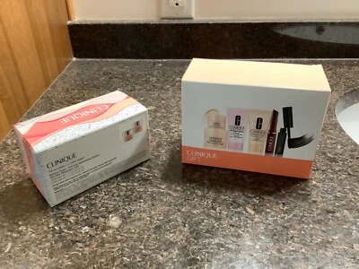 Clinique Moisture Surge 100H Auto-Replenishing Hydrator 4.2 OZ 125 ML + Gift Set - Image 1 of 4