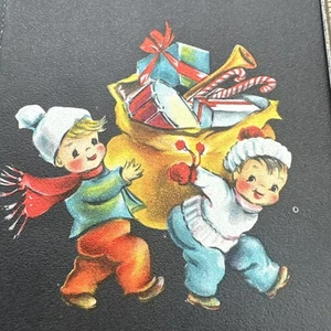 Vintage Weihnachtskarte Mädchen Junge Trage Spielzeug Sack 40er Jahre Bommel Strickmützen Mcm - Bild 1 von 5