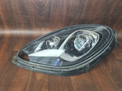 2015 2016 2017 2018 Porsche Macan Driver Headlight Xenon Damaged - Image 1 of 4