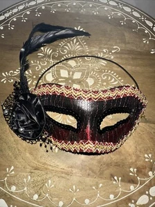 Damen Maskerade Feder/Schwarze RoseMask Venezianisch Rot & Schwarz Karneval Kostüm - Bild 1 von 5