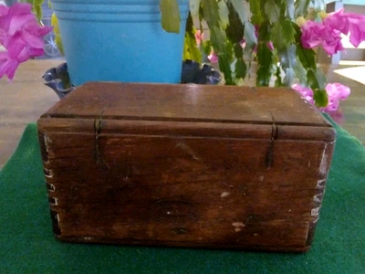 Antiguo Singer Co. Puzzle Box Roble Pat. Pendiente 1889 vacío "como encontrado" Foto 1 de 4