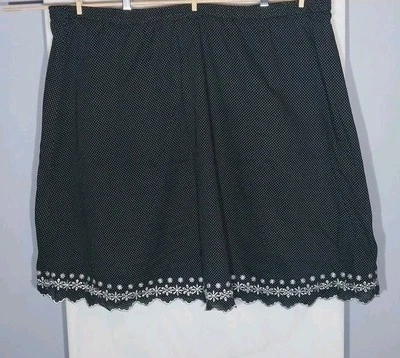 Sag Harbor Midi 裙加 3X 黑色圆点刺绣花卉波浪边下摆  — 第 1/4 张图片