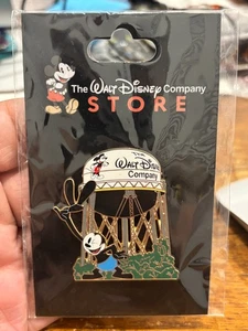 Spilla torre dell'acqua TWDC DEC - Oswald - Foto 1 di 1