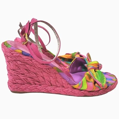 Sandalia Stuart Weitzman Rosa Estampado Hawaiano Cuña Talla 6 Punta Abierta Barbie Mujer Foto 1 de 4