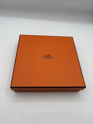 Auténtica caja de cinturón naranja vacía Hermes con inserto de bobina 8”x8”x2” Foto 1 de 4