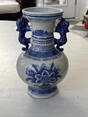 "Florero vintage azul y blanco chinoiserie doble mango de 10"" floral dragón asiático usado en excelente estado" Foto 1 de 4