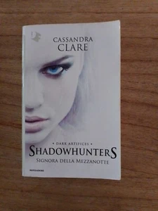 Libro Signora Della Mezzanotte Dark Artifices Shadowhunters Vol. 1 Copertina Fle - Foto 1 di 2