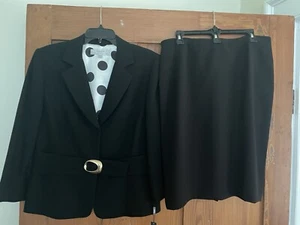 Neu mit Etikett Tahari schwarzer 2-teiliger Anzug Blazer Faltenrock 12 - Bild 1 von 10