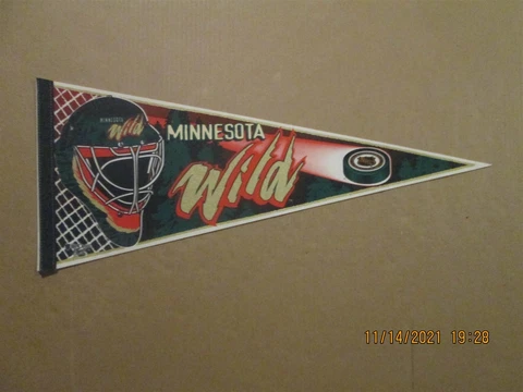 NHL Minnesota Wild Vintage 1990's Goalie Helmet Team Logo Hockey Pennant Cover