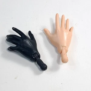 Monster High Muñeca Set Manos Negro Izquierdo Derecho Caucásico Repuestos - Imagen 1 de 5