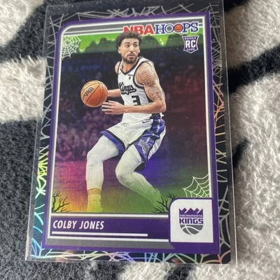 Colby Jones 2024 Panini Aros Embrujados Negro Telaraña Holo Novato RC NBA Kings Foto 1 de 2