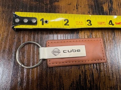Chaveiro Nissan CUBE couro e metal escovado (castanho) - Imagem 1 de 2