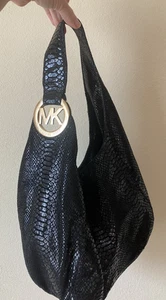Michael Kors handbag black faux snakeskin with Gold Accents snap close - Picture 1 of 11