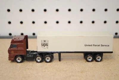 1/86 Matchbox 1987 DAF 3300 Space Cab UPS Semi Truck - Image 1 of 4