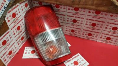 Luz trasera derecha Toyota T100 1993-1998 OEM 8155034010 Foto 1 de 4
