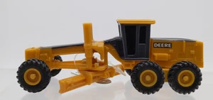 Ertl 35257 1:64 Scale Yellow John Deere Tractor Road Grader Earth Mover Diecast - Picture 1 of 2