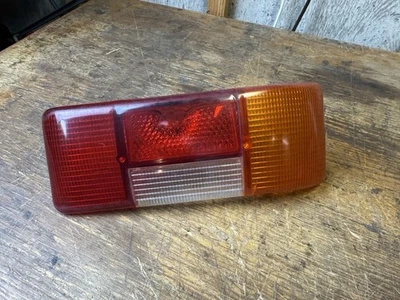 MERCEDES-BENZ W114 W115 PASAJERO DERECHO MONTAJE LUZ TRASERA SEÑAL LENTE Foto 1 de 4