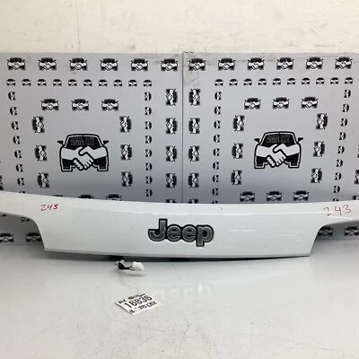 JEEP GRAND CHEROKEE SRT 16-21  TRUNK LIFTGATE TAILGATE CAMERA MOLDING TRIM - Imagem 1 de 4