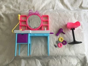 Barbie Mattel 2022 Hair Salon Playset - Picture 1 of 9